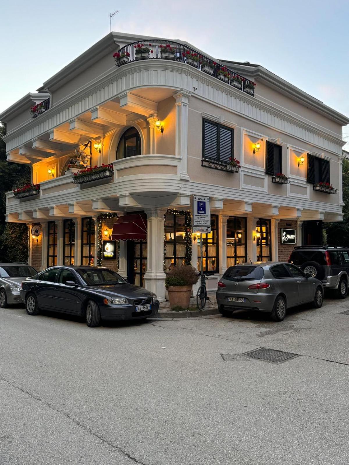Vila Koja Boutique Hotel ティラナ エクステリア 写真